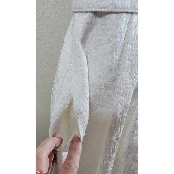 Ellen Tracy White Floral Raised Material A Line Cocktail Dress 2 Sleeveless - Picture 2 of 6